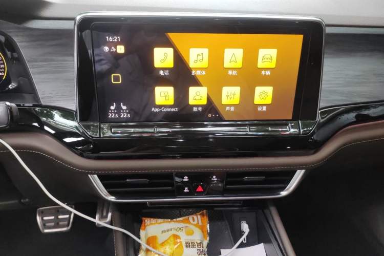 Used Volkswagen Viloran 2022 380TSI Luxury Edition Audio And AC Panel
