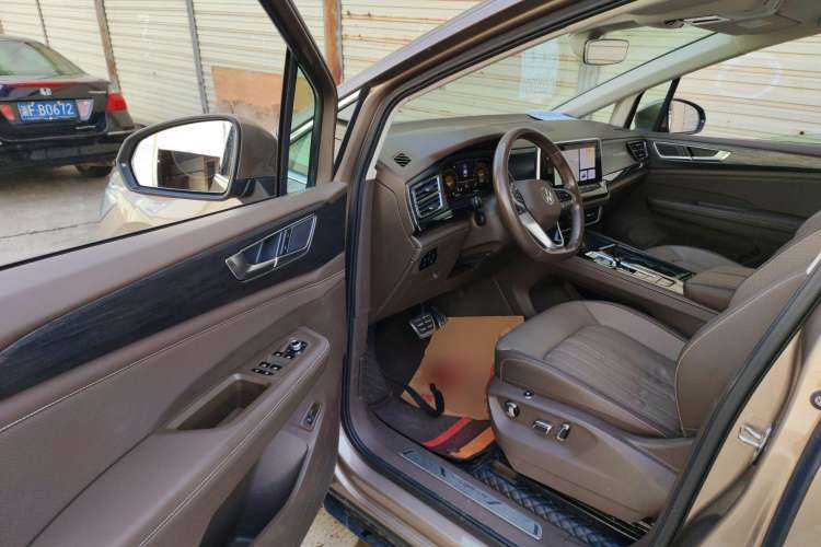 Used Volkswagen Viloran 2022 380TSI Luxury Edition Driver Seat