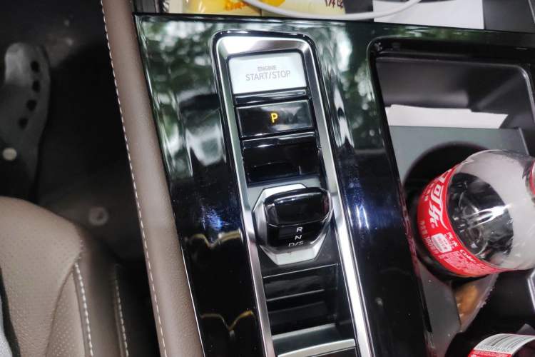 Used Volkswagen Viloran 2022 380TSI Luxury Edition Gear Lever