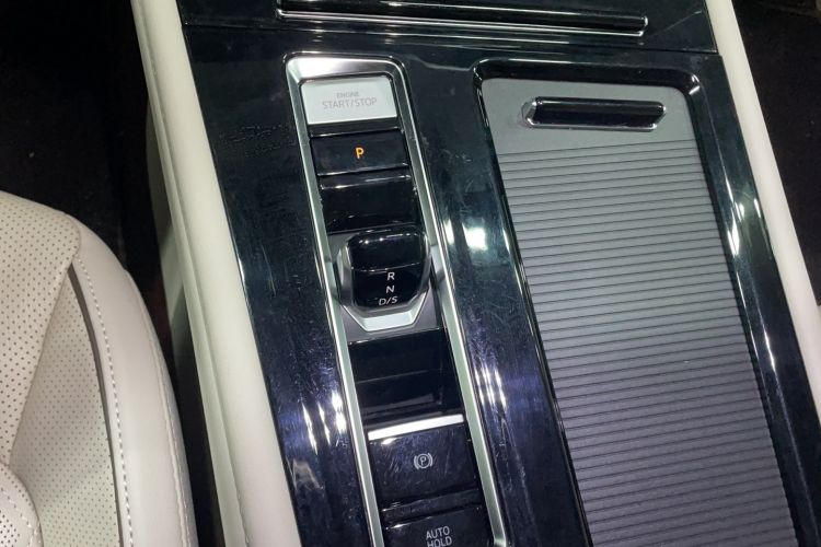 Used Volkswagen Viloran 2022 380TSI Prestige Edition Gear Lever