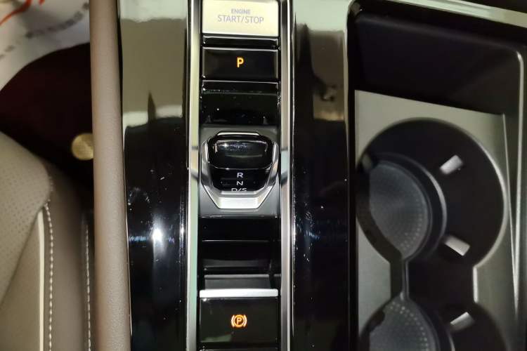 Used Volkswagen Viloran 2022 380TSI Prestige Edition Gear Lever