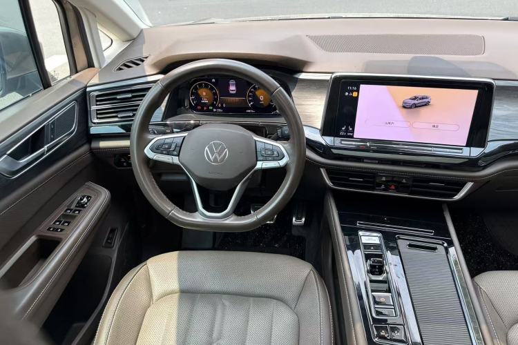 Used Volkswagen Viloran 2022 380TSI Luxury Edition Interior 2