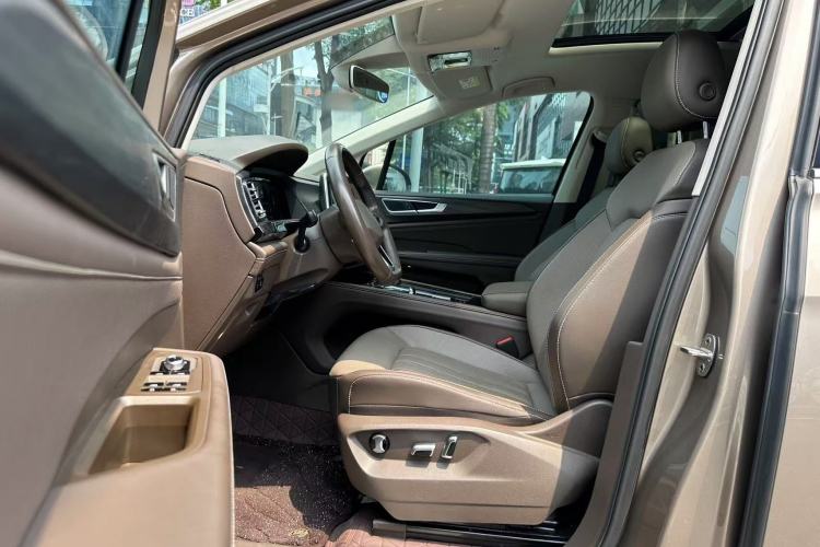 Used Volkswagen Viloran 2022 380TSI Luxury Edition Interior 3