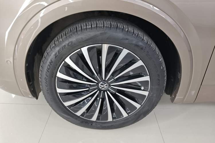 Used Volkswagen Viloran 2022 380TSI Prestige Edition Left Front Wheel Hub