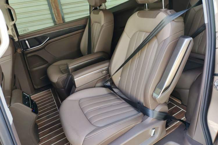 Used Volkswagen Viloran 2022 380TSI Luxury Edition Left Rear Seat