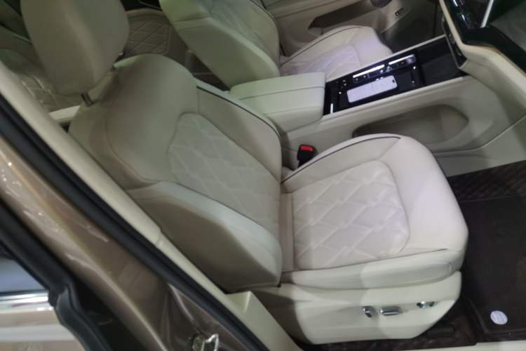 Used Volkswagen Viloran 2022 380TSI Prestige Edition Right Front Seat