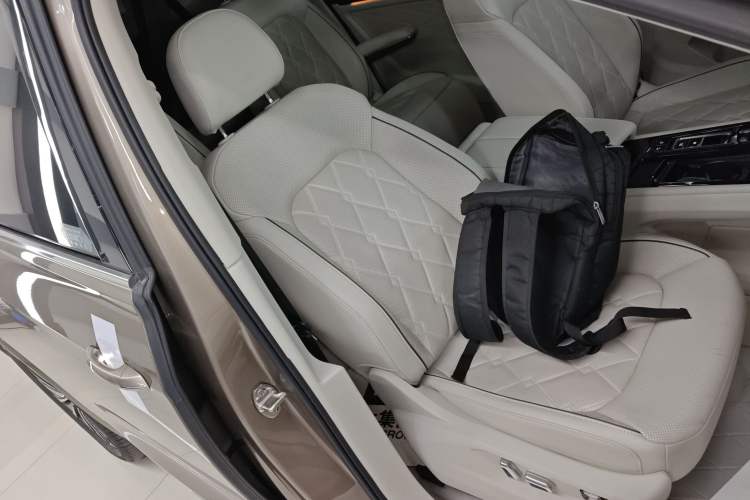 Used Volkswagen Viloran 2022 380TSI Prestige Edition Right Front Seat
