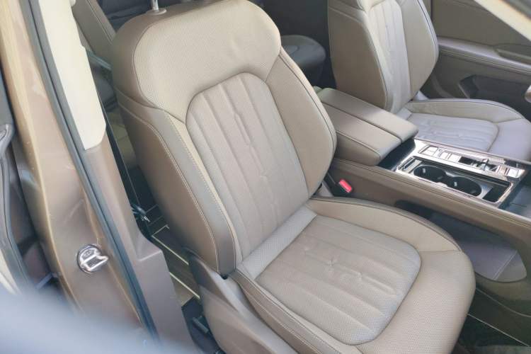 Used Volkswagen Viloran 2022 380TSI Luxury Edition Right Front Seat