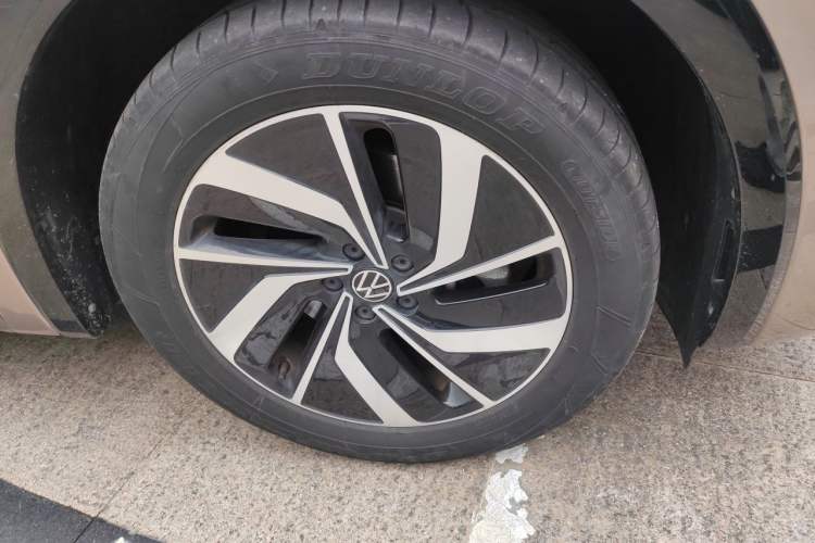 Used Volkswagen Viloran 2022 380TSI Luxury Edition Right Front Wheel Hub
