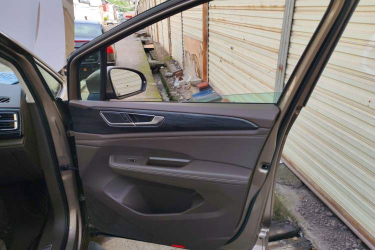 Used Volkswagen Viloran 2022 380TSI Luxury Edition Right Rear Door Interior