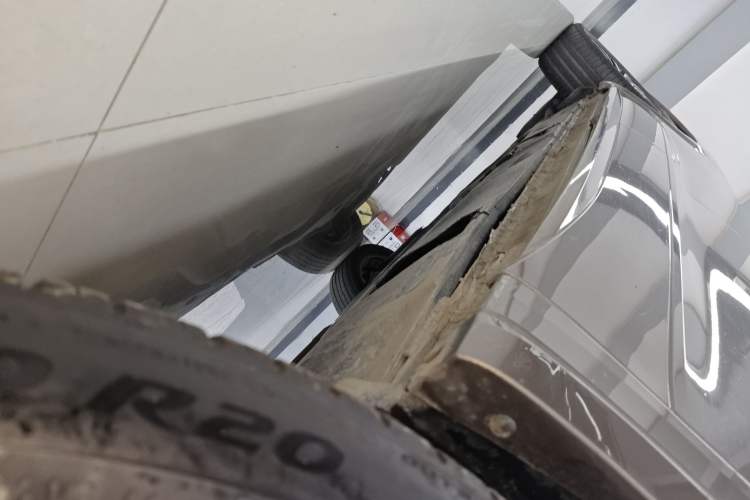 Used Volkswagen Viloran 2022 380TSI Prestige Edition Right Side Sill