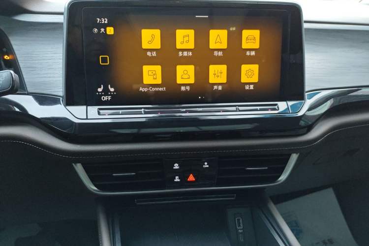 Used Volkswagen Viloran 2023 Facelift 330TSI Luxury Edition Audio And AC Panel