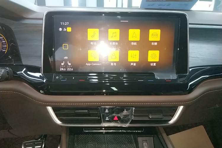 Used Volkswagen Viloran 2023 380TSI Prestige Edition Audio And AC Panel