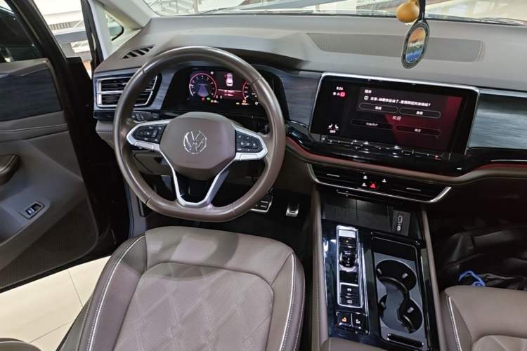 Used Volkswagen Viloran 2023 380TSI Prestige Edition Audio And AC Panel