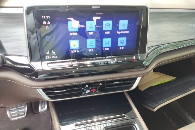 Used Volkswagen Viloran 2023 Revised 380TSI Prestige Edition Audio And AC Panel
