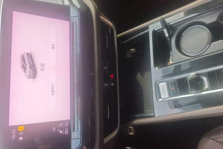 Used Volkswagen Viloran 2023 380TSI Luxury Edition Audio And AC Panel