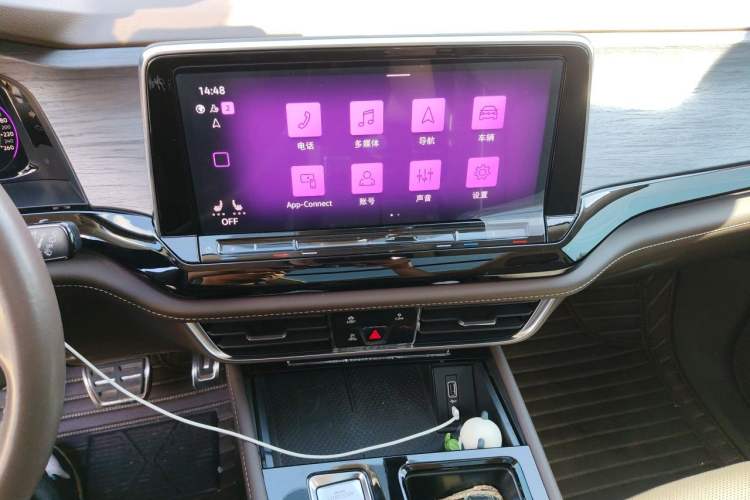 Used Volkswagen Viloran 2023 380TSI Prestige Edition Audio And AC Panel