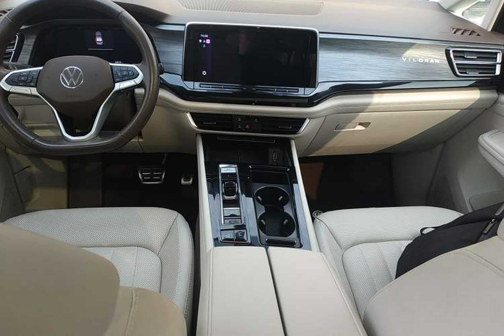 Used Volkswagen Viloran 2023 380TSI Luxury Edition Audio And AC Panel
