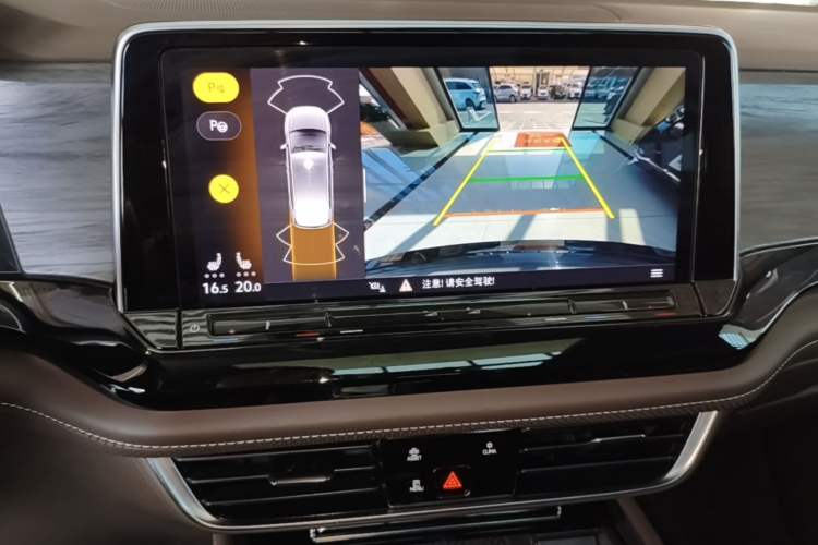 Used Volkswagen Viloran 2023 380TSI Luxury Edition Audio And AC Panel