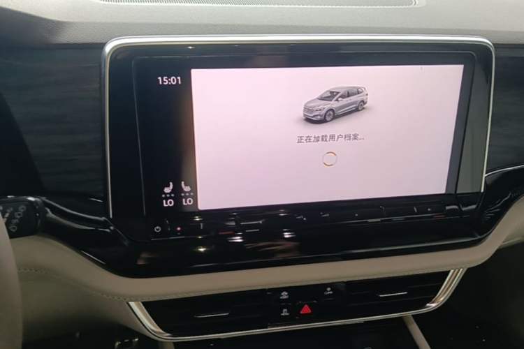 Used Volkswagen Viloran 2023 Revised Version 380TSI Luxury Edition Audio And AC Panel