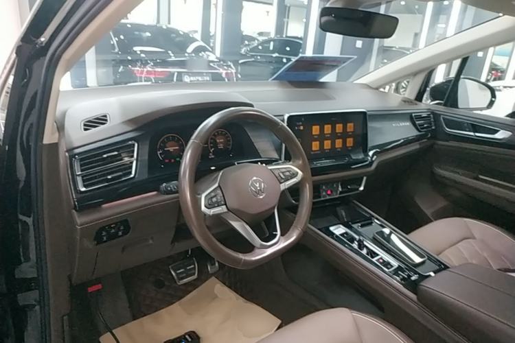 Used Volkswagen Viloran 2023 380TSI Prestige Edition Center Console