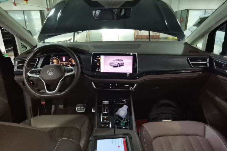 Used Volkswagen Viloran 2023 380TSI Luxury Edition Center Console