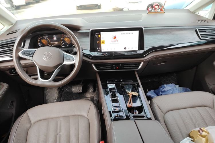 Used Volkswagen Viloran 2023 330TSI Luxury Edition Center Console