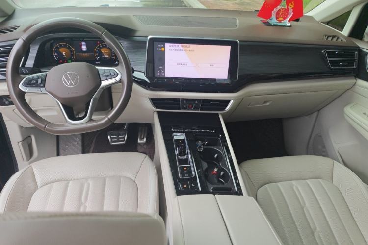 Used Volkswagen Viloran 2023 380TSI Luxury Edition Center Console