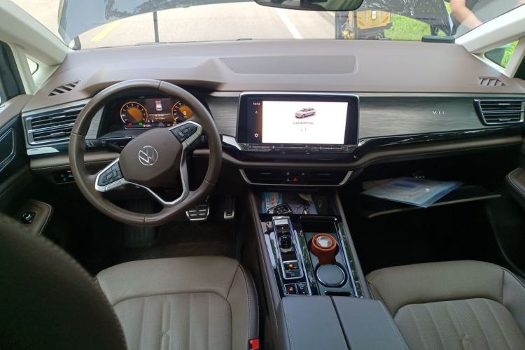 Used Volkswagen Viloran 2023 380TSI Luxury Edition Center Console