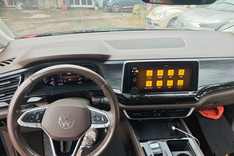 Used Volkswagen Viloran 2023 380TSI Luxury Edition Center Console