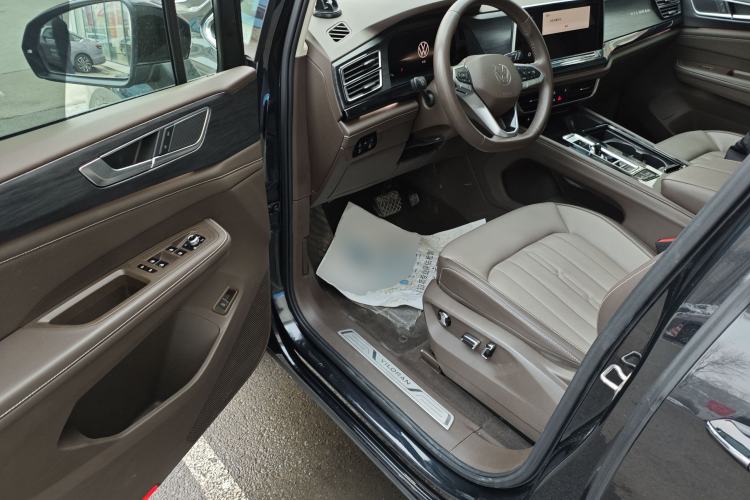 Used Volkswagen Viloran 2023 Facelift 330TSI Luxury Edition Driver Seat