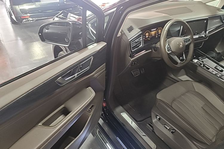 Used Volkswagen Viloran 2023 380TSI Luxury Edition Driver Seat