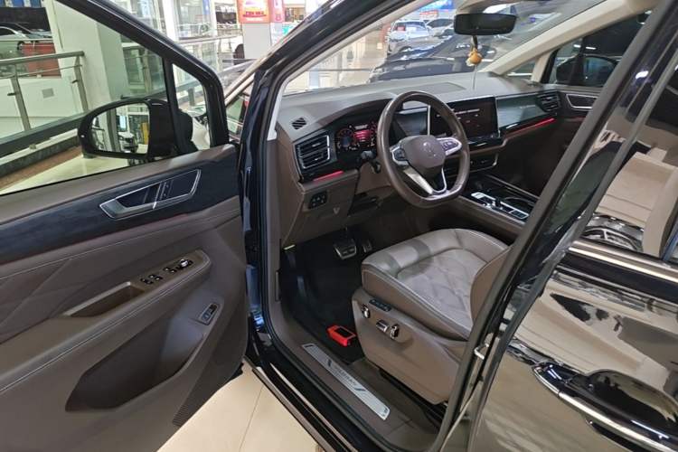 Used Volkswagen Viloran 2023 380TSI Prestige Edition Driver Seat