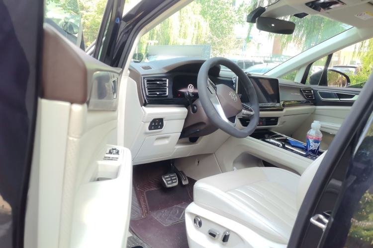Used Volkswagen Viloran 2023 380TSI Luxury Edition Driver Seat