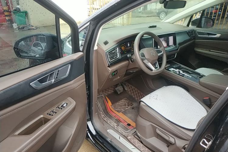 Used Volkswagen Viloran 2023 Revised 330TSI Business Edition Driver Seat