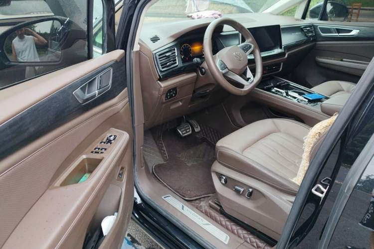 Used Volkswagen Viloran 2023 380TSI Luxury Edition Driver Seat