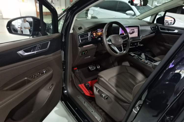Used Volkswagen Viloran 2023 380TSI Luxury Edition Driver Seat