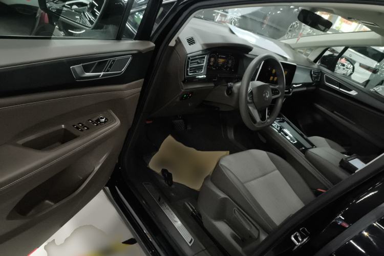 Used Volkswagen Viloran 2023 Revised 330TSI Business Edition Driver Seat