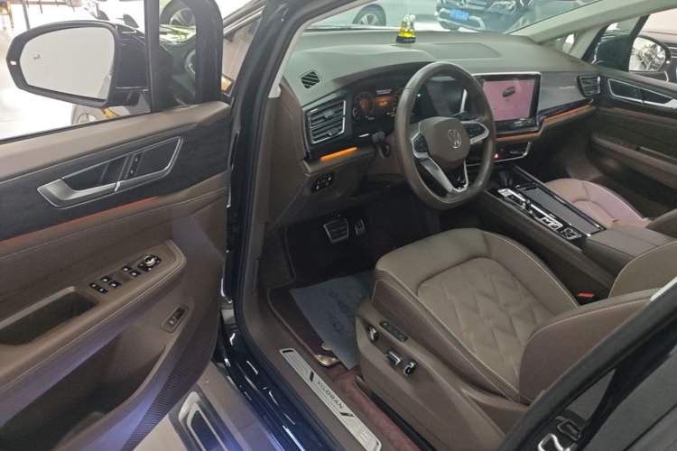 Used Volkswagen Viloran 2023 380TSI Prestige Edition Driver Seat