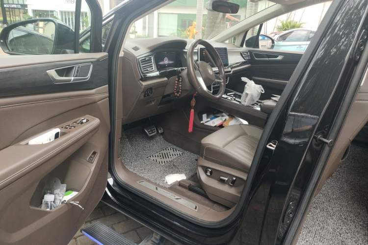 Used Volkswagen Viloran 2023 380TSI Luxury Edition Driver Seat