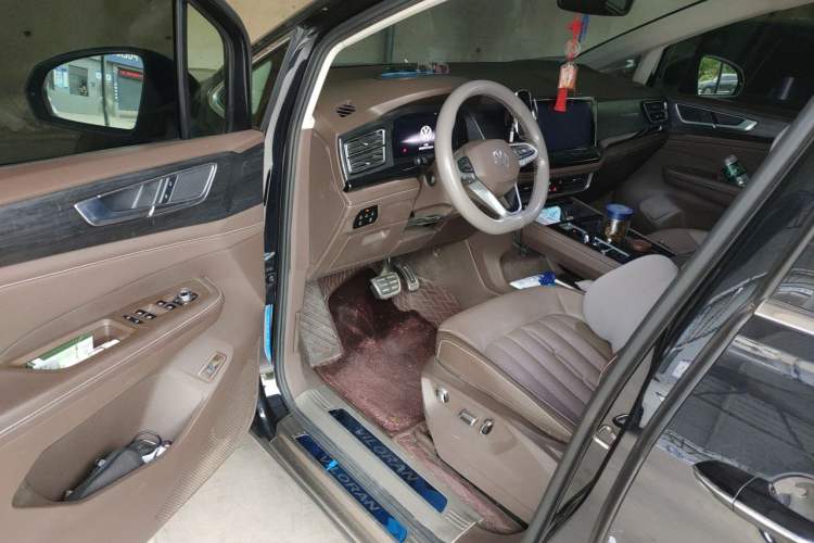 Used Volkswagen Viloran 2023 380TSI Luxury Edition Driver Seat