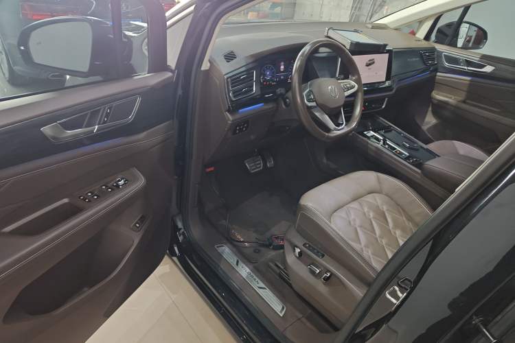 Used Volkswagen Viloran 2023 380TSI Prestige Edition Driver Seat