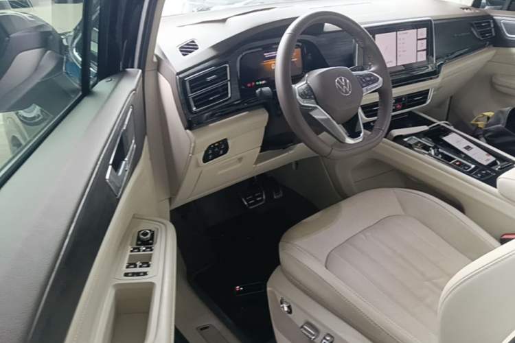 Used Volkswagen Viloran 2023 Revised Version 380TSI Luxury Edition Driver Seat