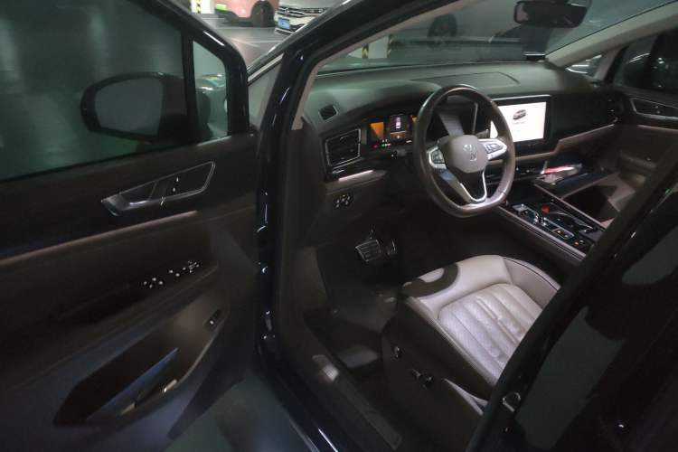 Used Volkswagen Viloran 2023 Revised Version 380TSI Luxury Edition Driver Seat