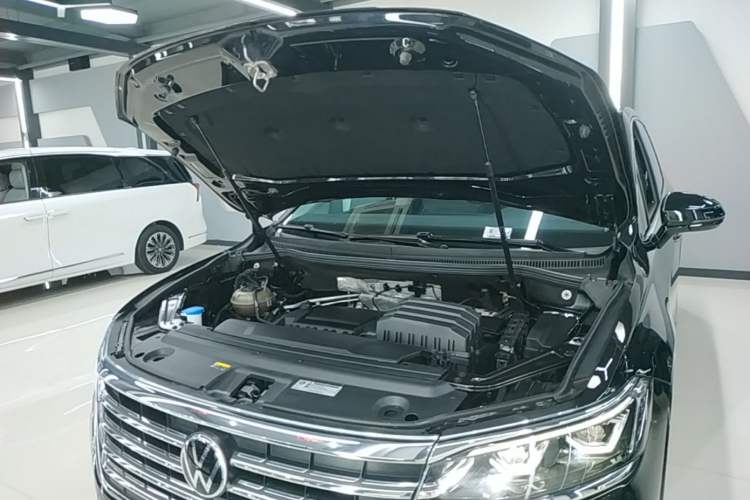 Used Volkswagen Viloran 2023 380TSI Prestige Edition Engine Bay