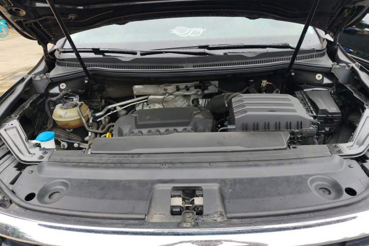 Used Volkswagen Viloran 2023 380TSI Luxury Edition Engine Bay