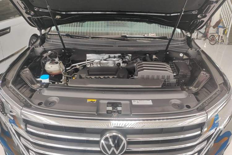 Used Volkswagen Viloran 2023 Revised 330TSI Business Edition Engine Bay