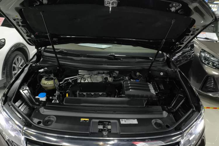 Used Volkswagen Viloran 2023 Revised 330TSI Business Edition Engine Bay