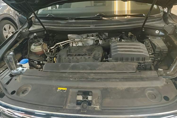 Used Volkswagen Viloran 2023 Revised 330TSI Business Edition Engine Bay