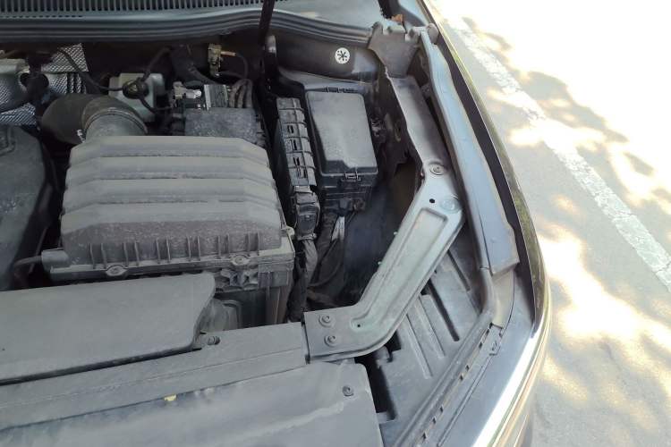 Used Volkswagen Viloran 2023 380TSI Luxury Edition Engine Bay Left